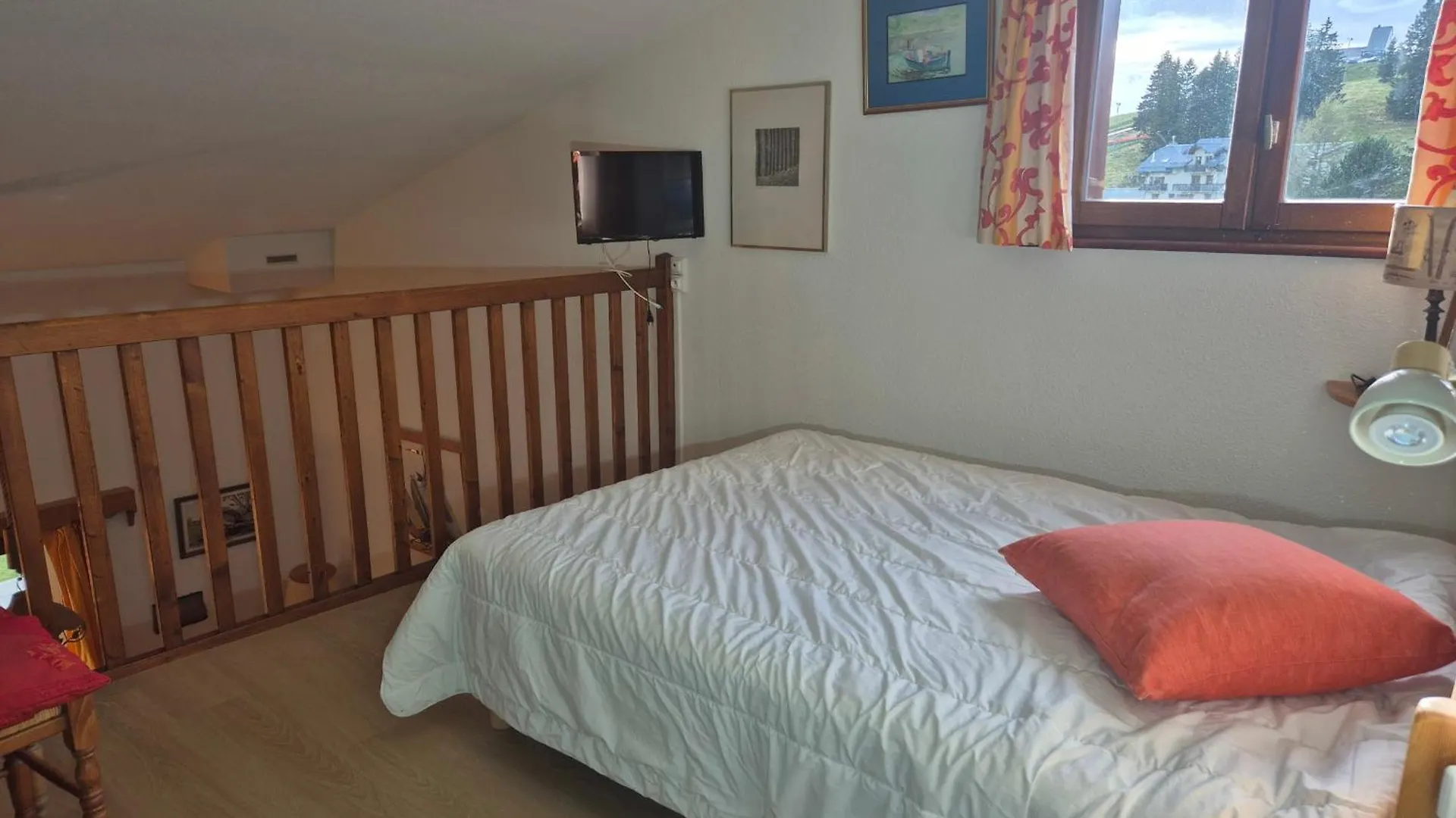 Appartement Familial Au Revard Vue Sur Le Jardin D'Enfant Et Pistes Les Deserts  Apartment Les Deserts (Savoie)