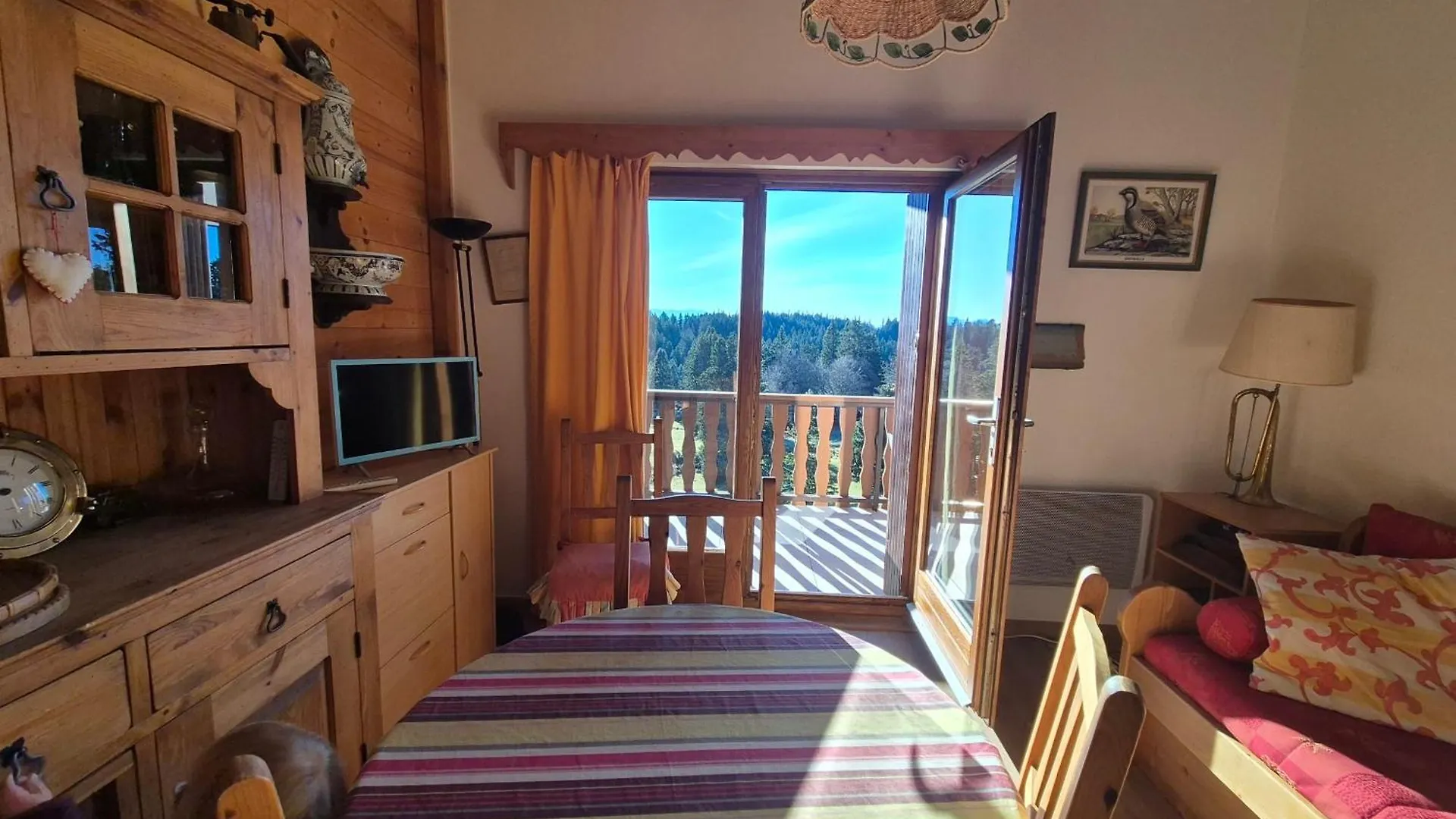 Apartment Appartement Familial Au Revard Vue Sur Le Jardin D'Enfant Et Pistes Les Deserts  France